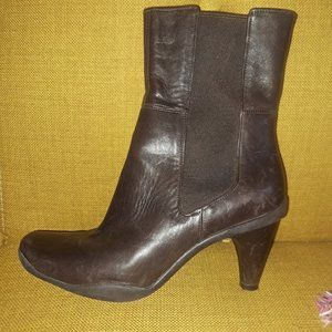 Kenneth Cole Reaction Love Buzz Brown Leather Chelsea Booties Size 7.5 M